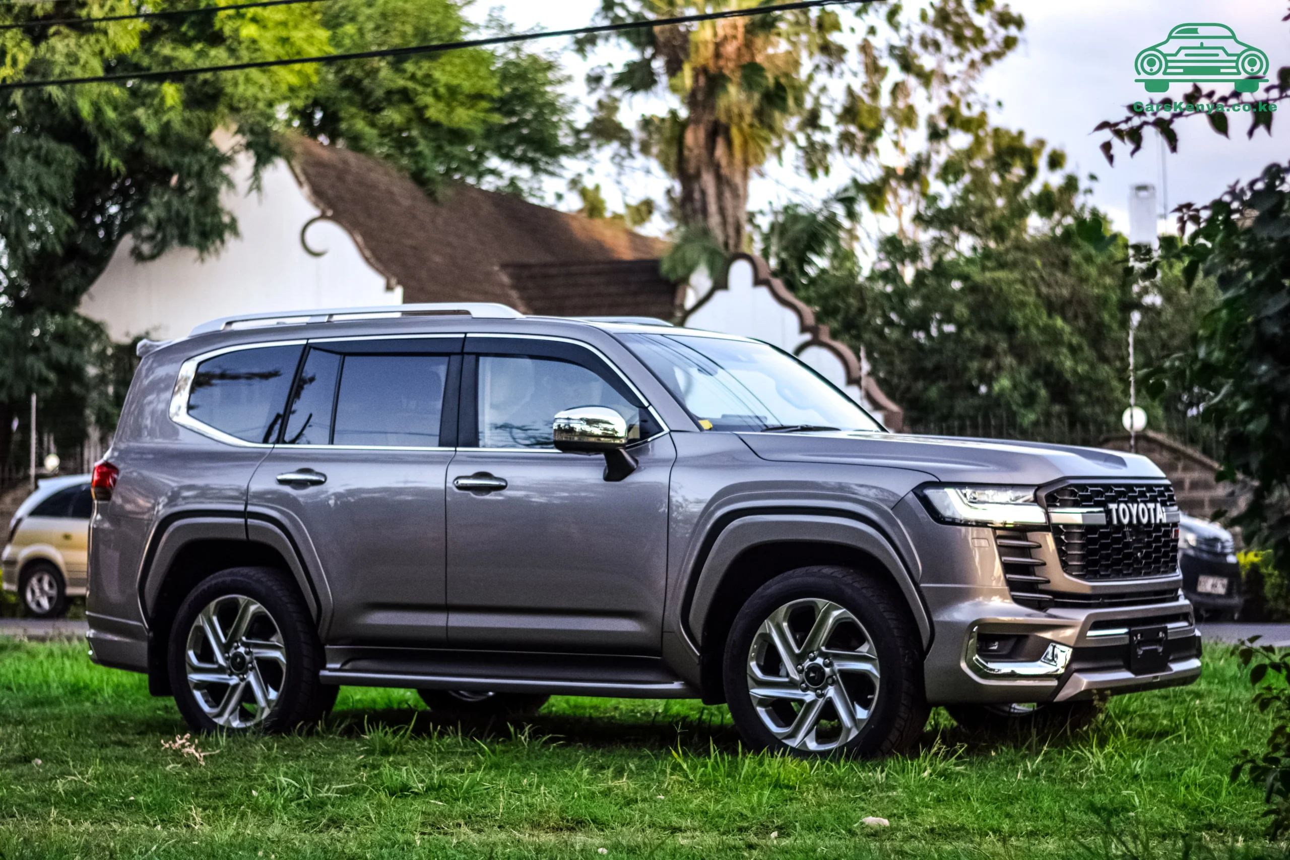 2024 Toyota Land Cruiser LC300 vs. Toyota Land Cruiser Prado 250