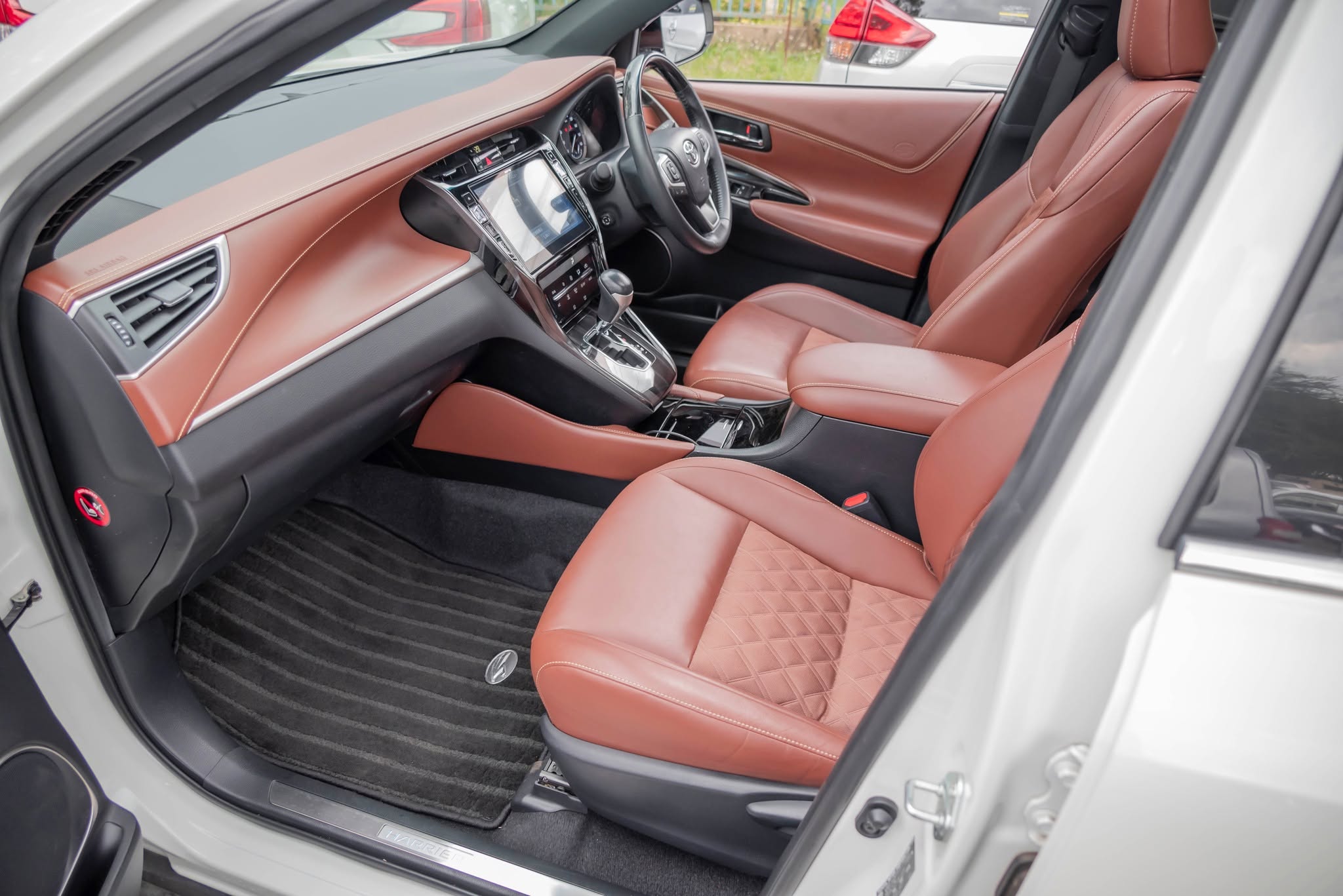 Toyota-Harrier (15)