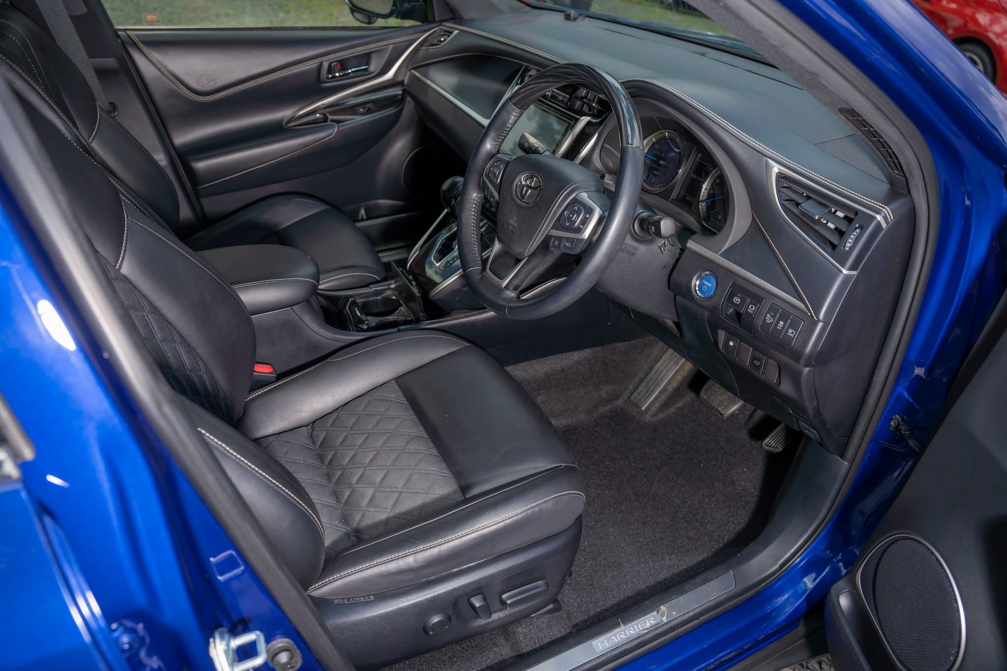 Toyota-Harrier (8)